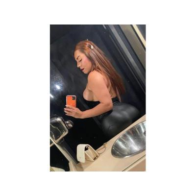 hermosa morena trans fiestera y dominante