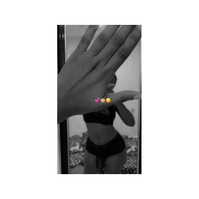 CAROL PICARA Y COQUETA COLEGIALA EN CELO