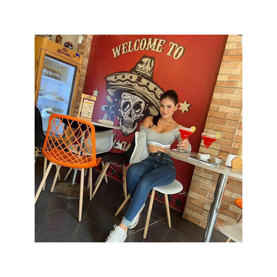 LATINA CALIENTE Y SUMISA