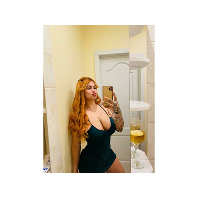 HERMOSA CHICA RUBIA CON GANAS DE CONOCERTE