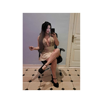 LATINA BELLESIMA CON MASAJISTA