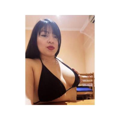 ARDIENTE Y EXHUBERANTE, LATINA