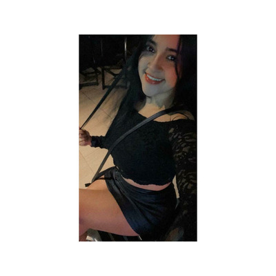 CAROLINA EXTROVERTIDA Y FIESTERA