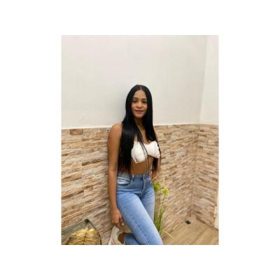 toda  una  fiestera  alegre