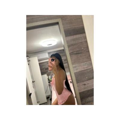 Latina fiestera adicta a la leche