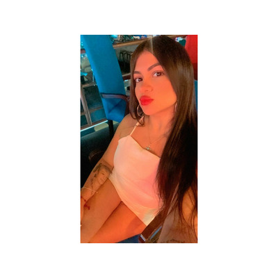 JUGUETONA Y APASIONADA JOVENCITA