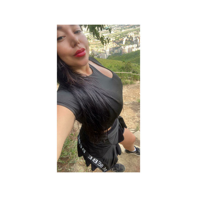 AMIGAS DIVERTIDAS Y ATENTAS. . .