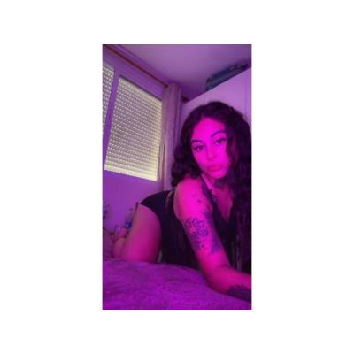 UNA CHICA MUY COMPLACIENTE