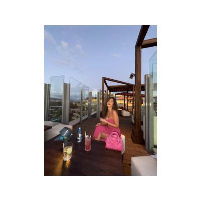 GUAPETONA, CON CUERPAZO, ATREVIDA!