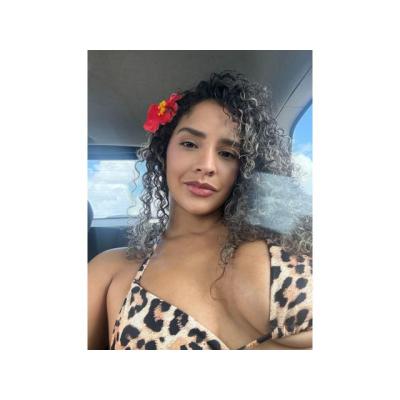 GUAPETONA, CON CUERPAZO, ATREVIDA!