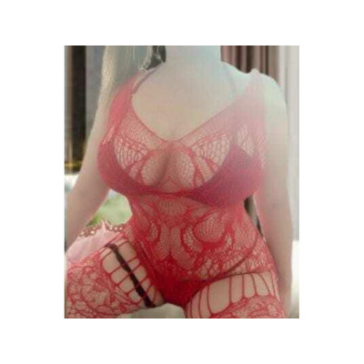 LA DIOSA RUBIA CON 130 DE PECHO