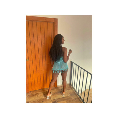 VEN INYECTAME UN POCO DE TU NECTAR. . .