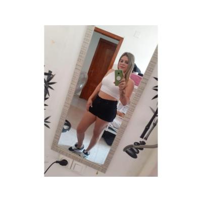 ERIKA FIESTERA CARISMATICA. . . SALIDAS