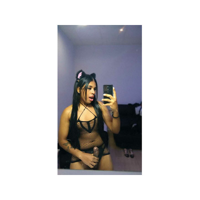 UNA DIABLA CON CACHO ENTRE LAS PIERNAS