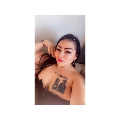 VANESSA, CALIENTE Y ADICTIVA