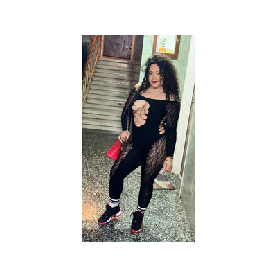 JOVEN LATINA IRRESISTIBLE 